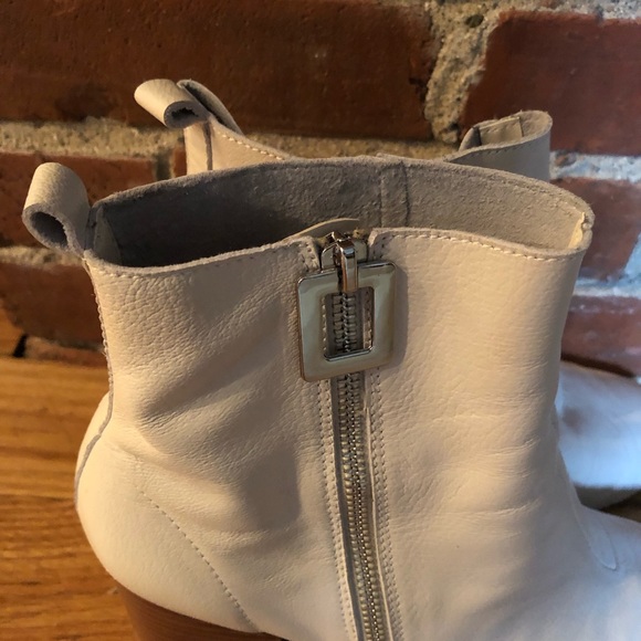 COM + SENS White Booties - Picture 6 of 8